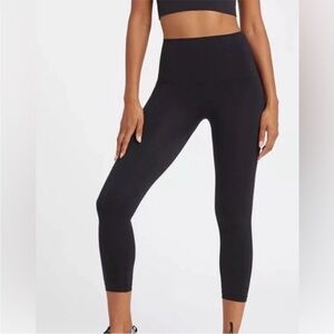 Spanx Cropped lamn legging in Very Black, sz 1X/1TG, maximum compression, NWT